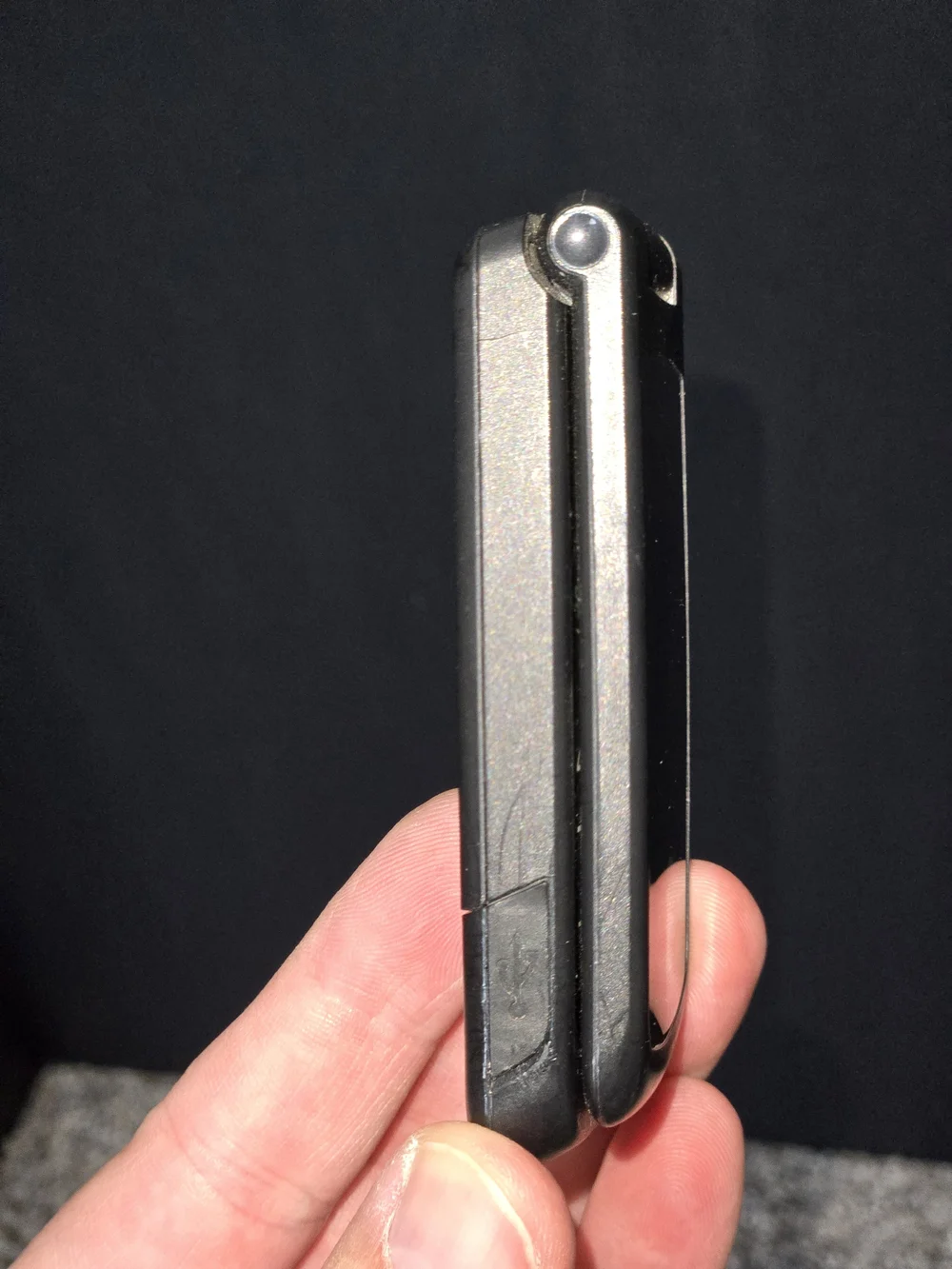 Motorola Cellular Flip Phone (Tracfone) Cellphone It Turns On